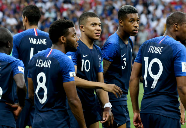 在场上形成 在场上形成